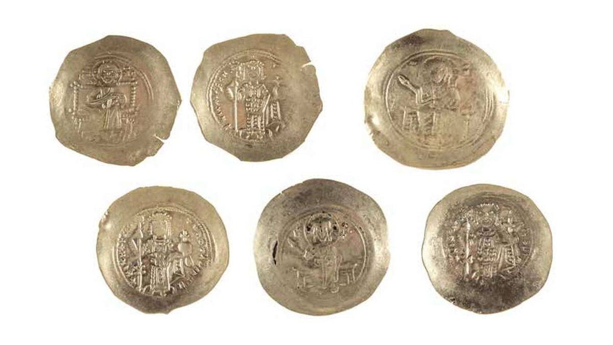 Workers Split Up a Byzantine Gold Hoard. Only 150 Coins Were Saved