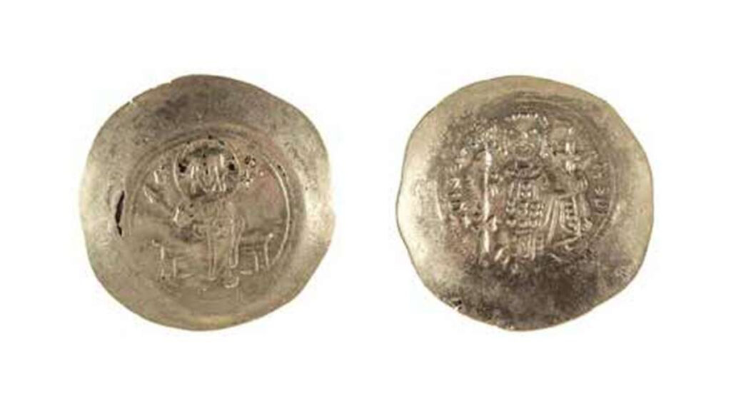 Gold-plated Byzantine coin with an exposed copper core from the Vidin hoard.