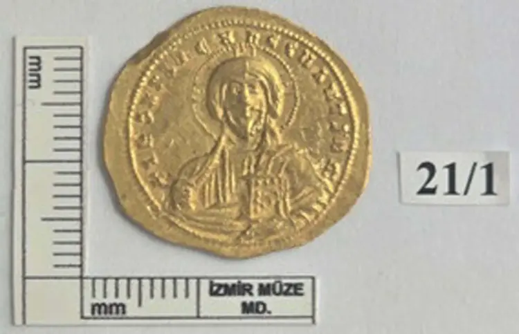 Reverse of the Byzantine gold coin showing Christ with a halo and the Gospels.