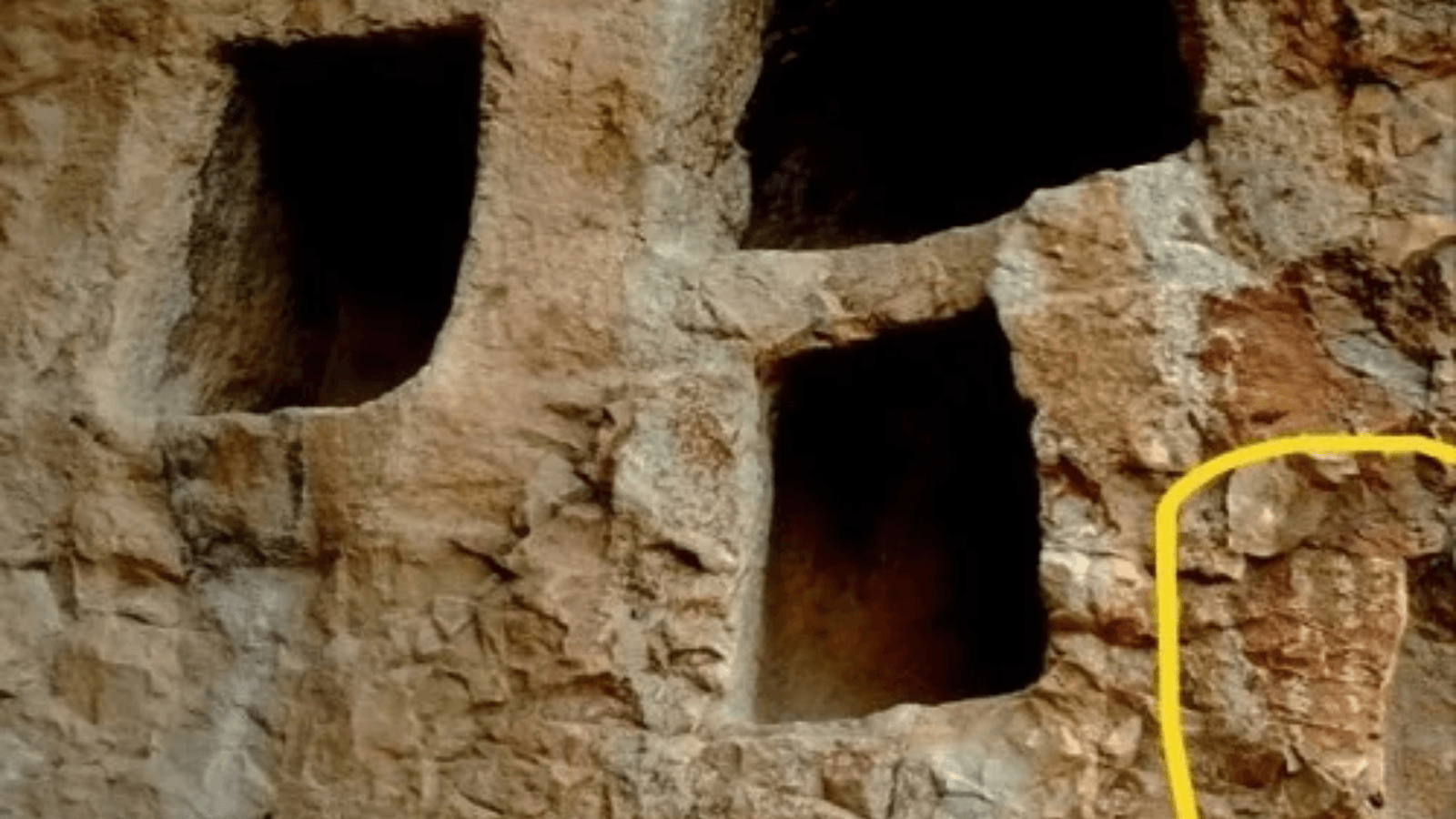 Rock-cut burial niches in Iran with a newly identified Sasanian Pahlavi inscription marked in yellow.