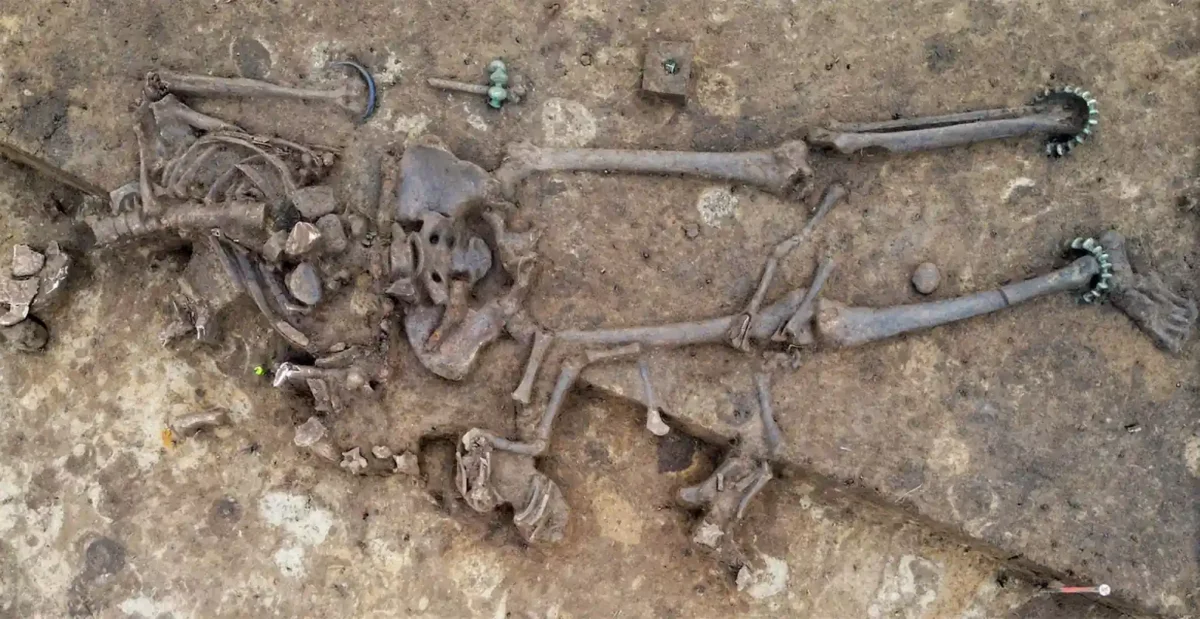 Excavated skeleton of a Celtic woman buried around 250 BCE in Senden, Germany, showing bronze jewelry and other grave goods.