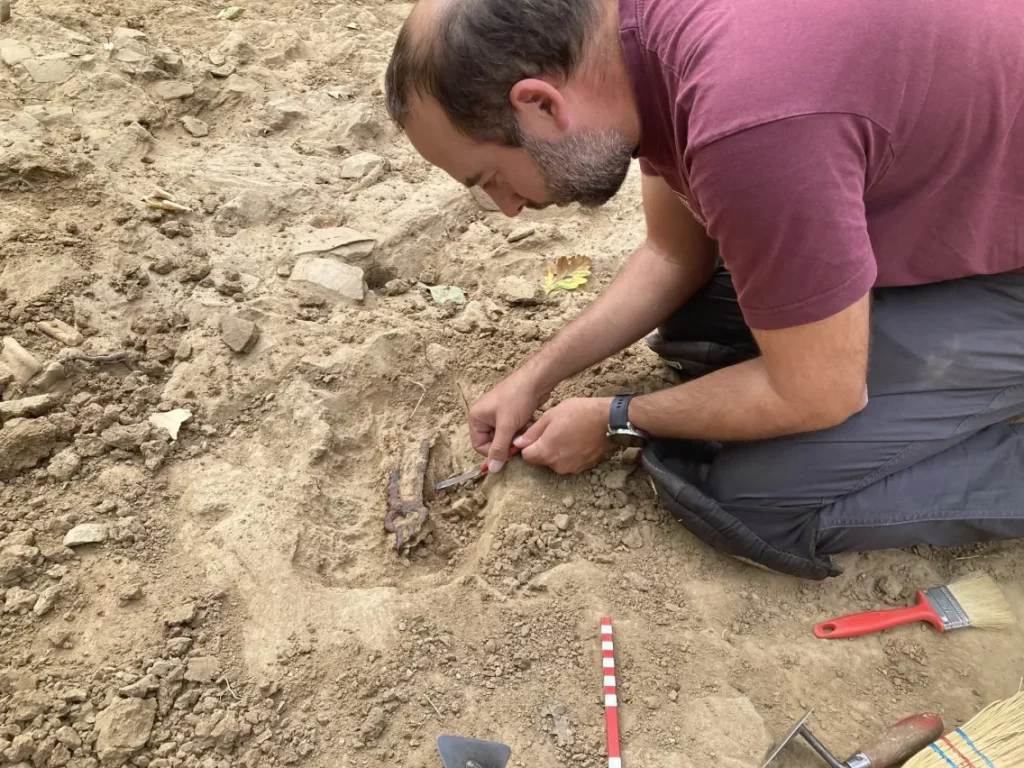 A Tiny Lead Venus Changes the Story of a Roman Village Near Ancient Aquincum