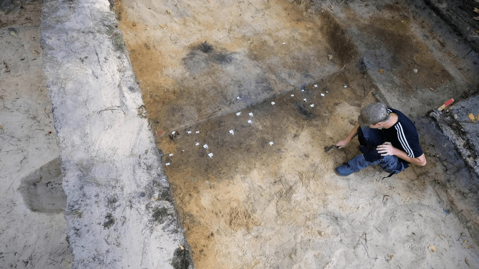 The archaeologist is conducting a detailed documentation project by marking the locations of the finds in the boat grave at Chodlik.The archaeologist is conducting a detailed documentation project by marking the locations of the finds in the boat grave at Chodlik.